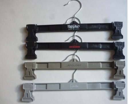 colgador con pinzas plástico por 100 unidades $ 12900